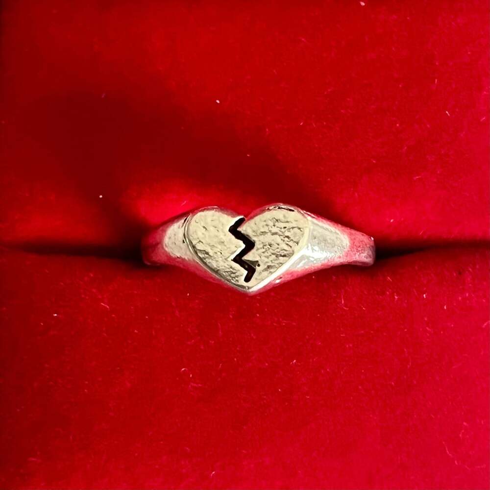 TwoJeys Broken Heart Ring Titanium Steel Silver Size 6